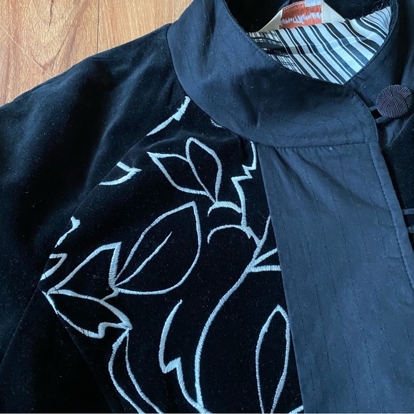 Norm Thompson Vintage Black White Velvet Jacket Embroidery Kimono Sleeves Size M - Picture 10 of 17